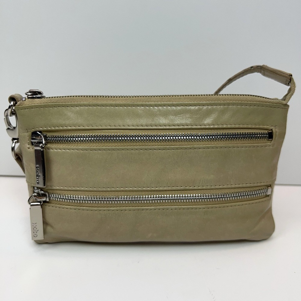 Hobo Leather Everly Triple Wristlet Zipper Small Polished Night Out Taupe Clutch